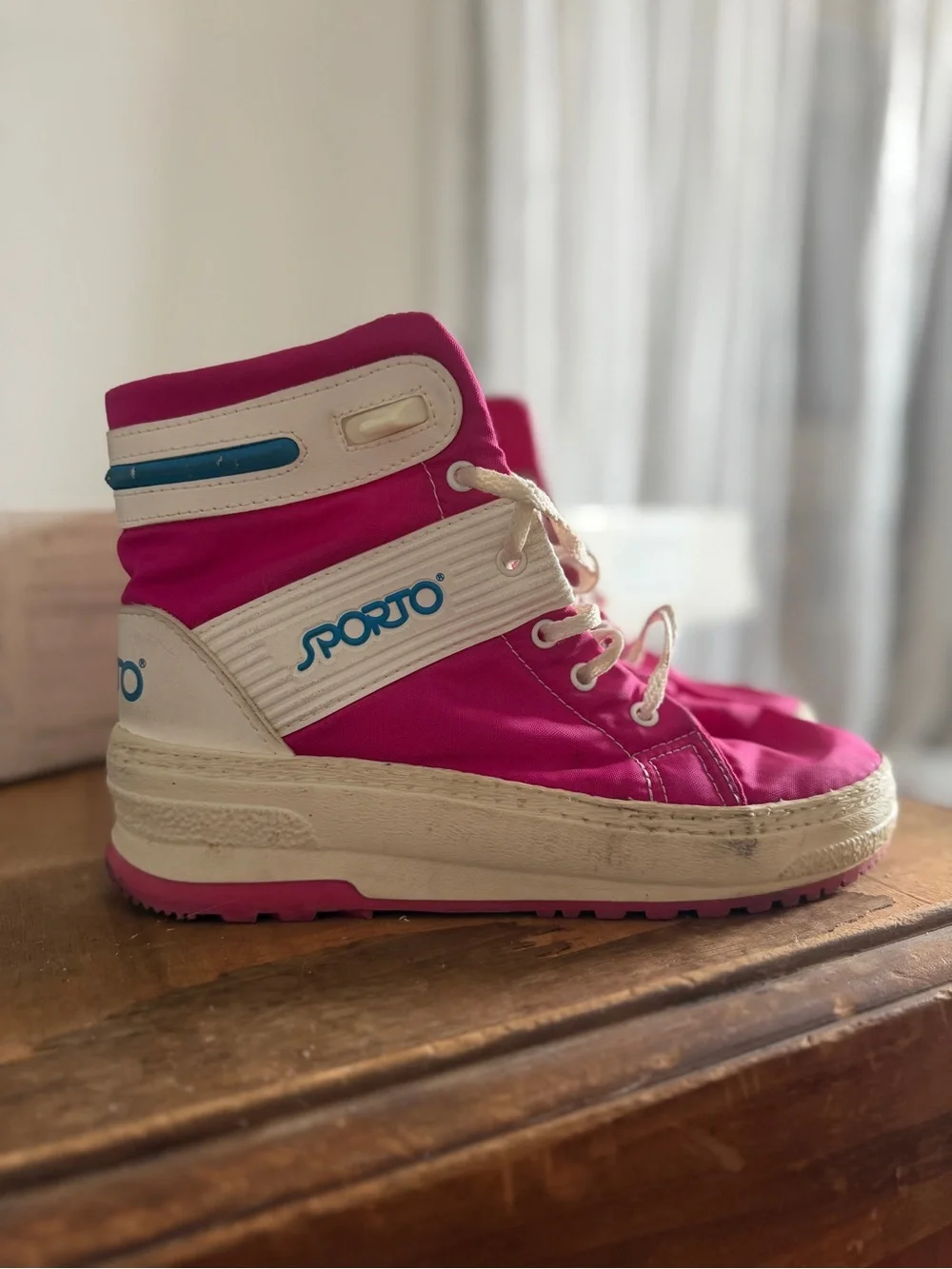 Vintage 80s Sporto Masters faux fleece lined high top apres-ski sneaker red-pink